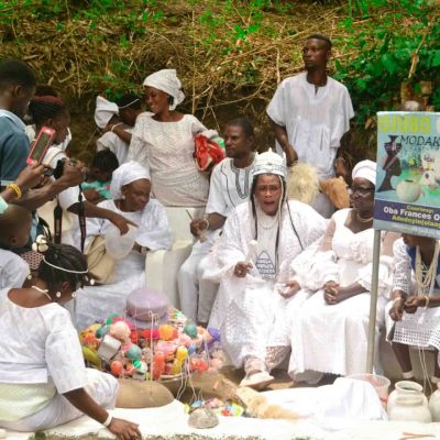 Towards the ending of the third month every year, the Yeye Osun of Modakeke hosts the FESTIVAL in her town.